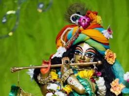 Aarti kunj bihariki Girdhar krishna muririki Lyrics
