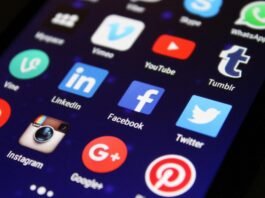 How to Earn Social Media Management in Hindi